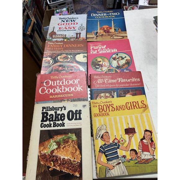 Vintage Betty Crocker Spiral Cookbook lot - Picture 1 of 10